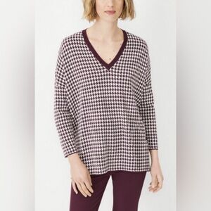 NWOT Ann Taylor V-Neck Houndstooth Oversized Sweater - Burgundy and White